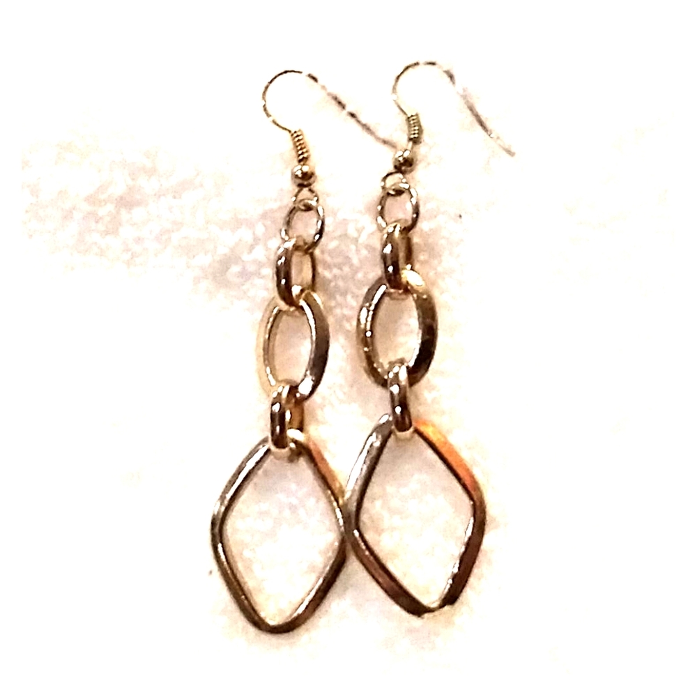 Gold diamond shaped chain link dangle earrings